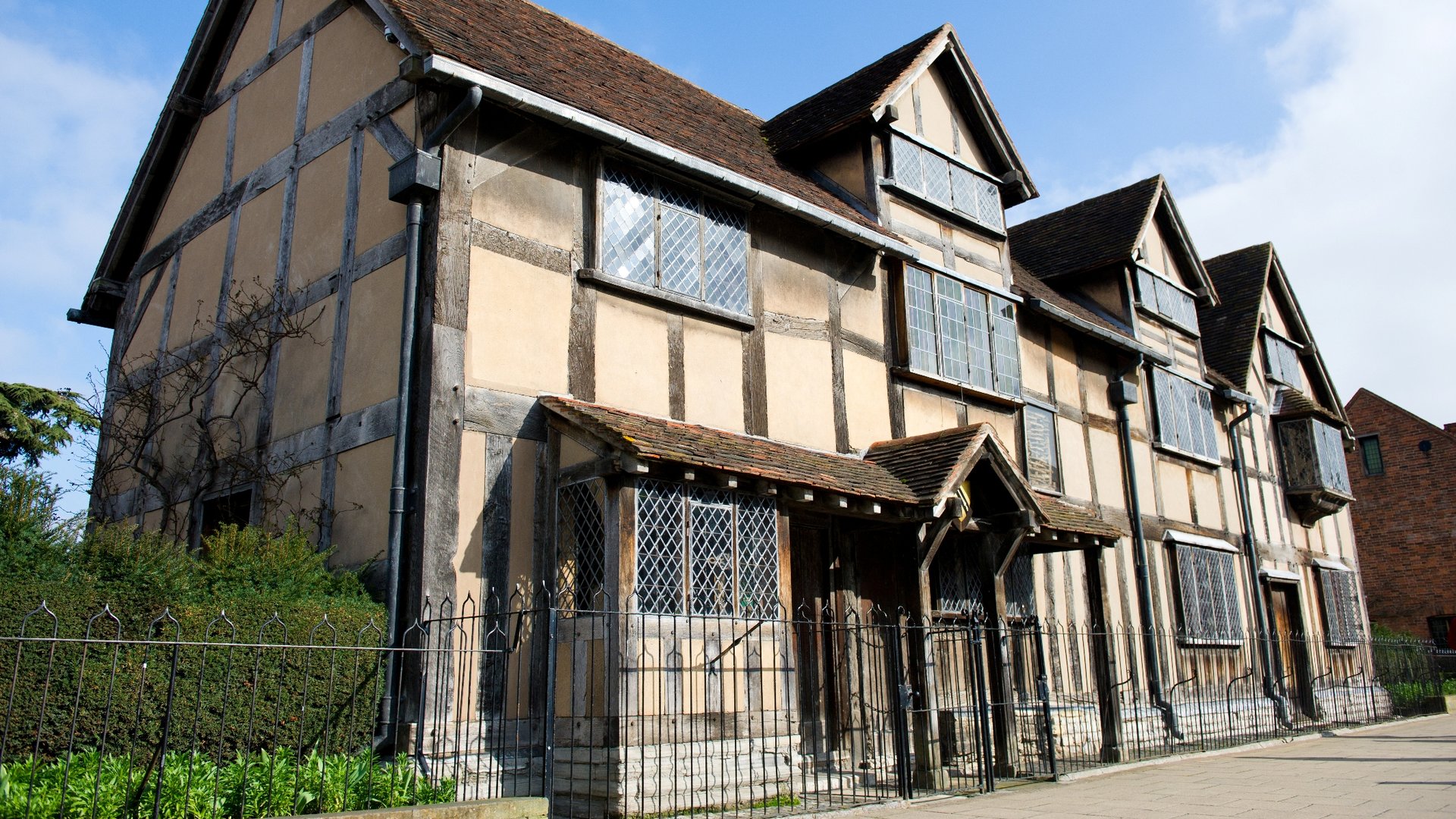 Hyde Park Cars Taxi Cab Tours to See the birthplace of William Shakespeare
